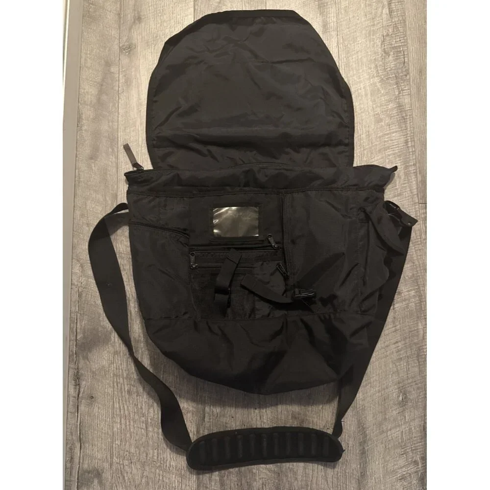 LL Bean Messenger Bag Mens Nylon Black Flap Laptop Carrying Buckle Travel LARGE